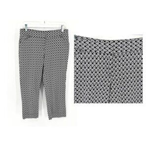 LAUNDRY BY SHELLI SEGAL B&W TRIANGLE DESIGN CAPRI PANTS - 6